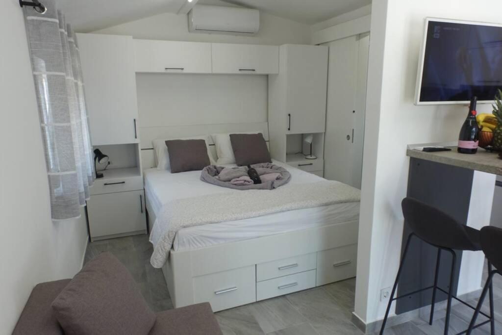 Apartment In Park Forest Soline Near The Sea بيشكانا أوفالا المظهر الخارجي الصورة