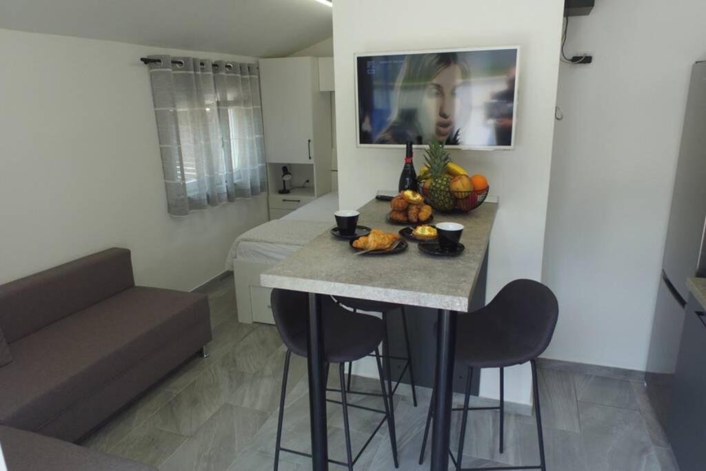 Apartment In Park Forest Soline Near The Sea بيشكانا أوفالا المظهر الخارجي الصورة